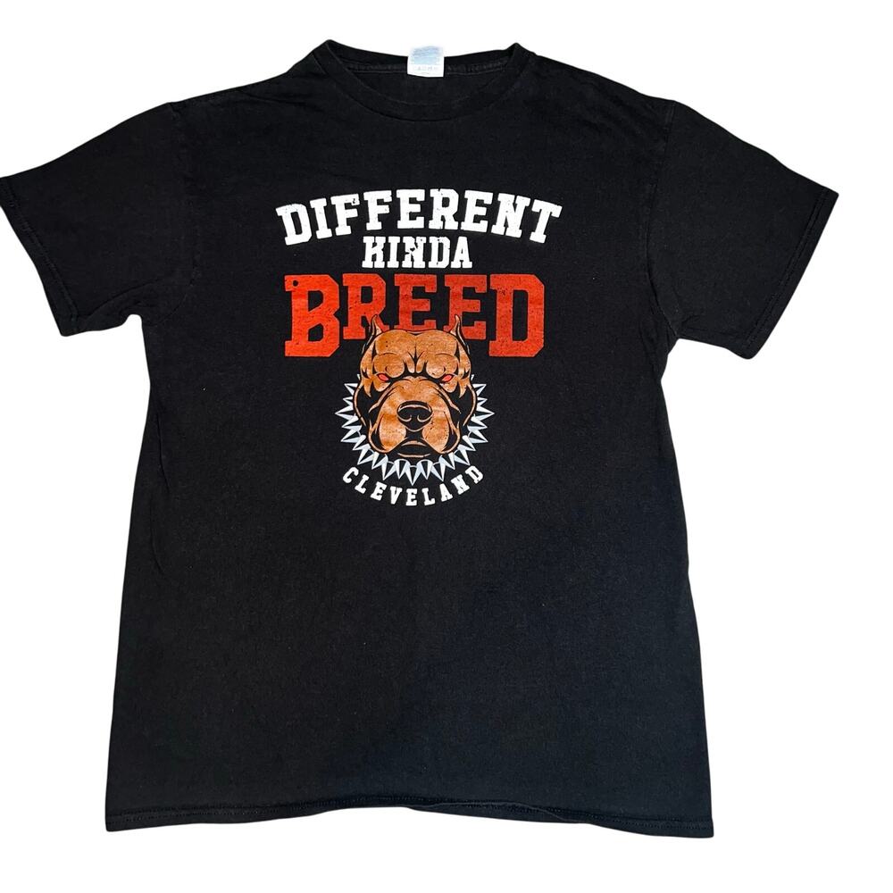 Cleveland Browns NFL Dog pound different kind of breed graphic T-shirt size med